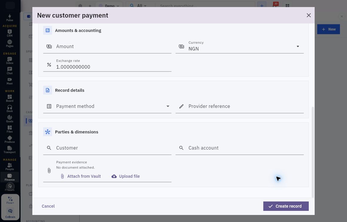 Customer payment form showing amount, currency, exchange rate, method, reference, customer, cash account and evidence controls
